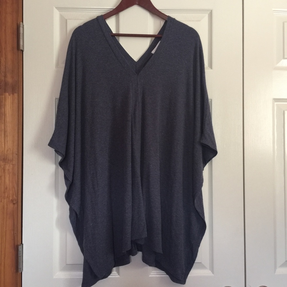 Batwing navy lightweight pullover